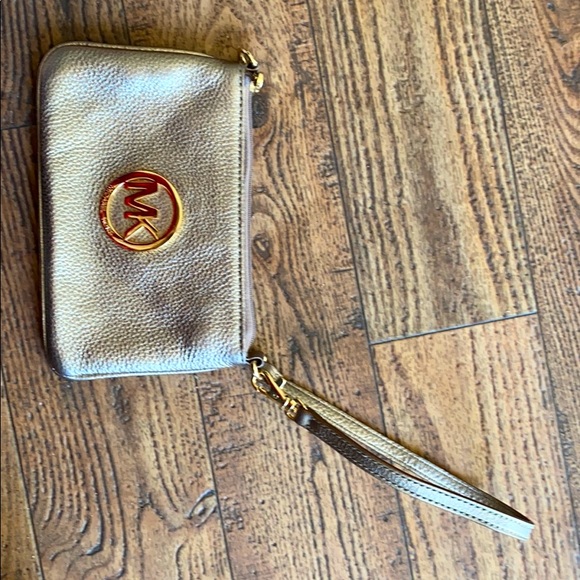 Michael Kors wristlet - Picture 9 of 9